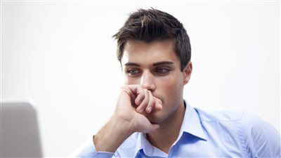  هل الرجل يتعرض لتغير في الهرمونات مثل السيدات؟.. استشاري يرد (فيديو)