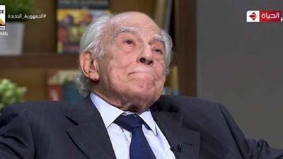 بسبب رفع ابنته قضية حجر عليه.. رشوان توفيق يبكي على الهواء