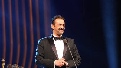 اليوم.. طارق الشناوي يحاور كريم عبد العزيز في مهرجان القاهرة السينمائي