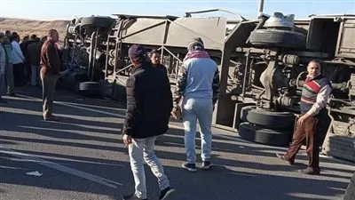 ننشر تفاصيل حادث انقلاب أتوبيس بطريق القطامية العين السخنة (صور)