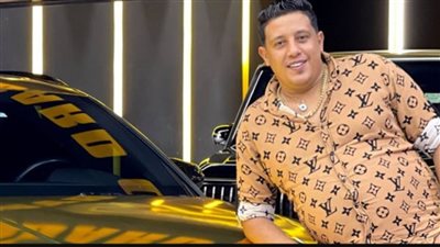 حمو بيكا يطالب عمر كمال بسيارة فور وصوله الرياض 