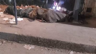 عجوز ينام على الأرصفة بالفيوم يثير تعاطف ومناشدة الأهالي لإنقاذه