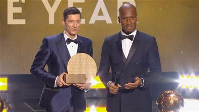 البالون دور.. ليفاندوفسكي يحصد جائزة أفضل مهاجم في 2021