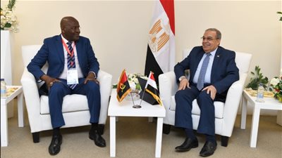 وزير الإنتاج الحربى يستقبل وزير شئون الدفاع الأنجولي على هامش 