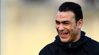 سر طرد عصام الحضري في مباراة مصر والأردن