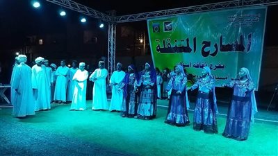 عروض فنية واكتشاف مواهب فى ختام المسرح المتنقل بقرية سلوا بأسوان