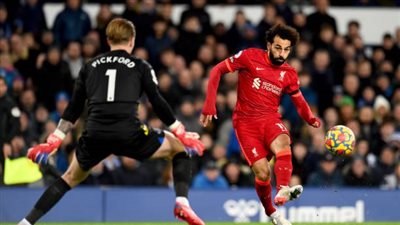 عاجل.. محمد صلاح يسجل هدفًا عالميًا مع ليفربول في شباك إيفرتون (فيديو)