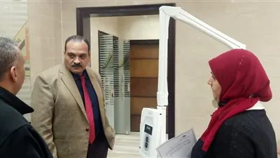 نائب رئيس جامعة بنها يتفقد أعمال التطعيم ومركز الأسنان بالإدارة الطبية