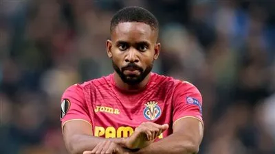 سيدريك باكامبو يقترب من الانتقال إلى برشلونة