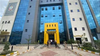 خالد عبدالغفار يتفقد مستشفى العجمي التخصصي ويشيد بمستوى خدماتها 