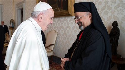 للمشاركة في لقاء البابا فرنسيس.. بطريرك الأقباط الكاثوليك يتوجه للبحرين