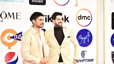 بإطلالة أنيقة...طارق الإيباري يبهر جمهوره في العرض الخاص لفيلم 