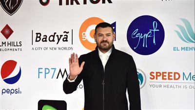 شاهد..عمرو يوسف بالعرض الخاص لفيلم 