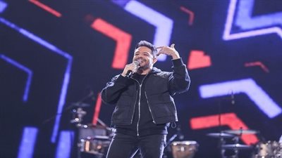 بالصور.. حماقي يواصل تألقه ويشعل أضخم حفلات موسم الرياض ٢٠٢١.. ويدعم الموهبة الشابة زينة عماد 