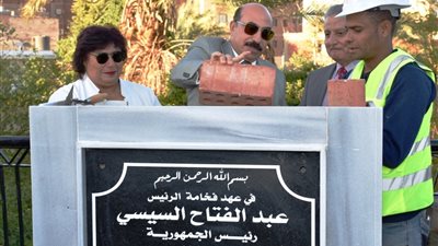 وزيرة الثقافة ومحافظ أسوان يدشنان مشروع إنشاء مكتبة مصر العامة 