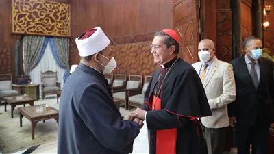 شيخ الأزهر يستقبل رئيس المجلس البابوي بالفاتيكان
