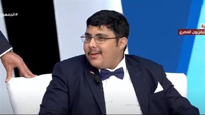 السيسي لـ أحد ذوي الهمم: لازم الأهلي ياخدك.. والخطيب بعت الموافقة (فيديو)