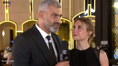 شاهد.. هاني عادل وزوجته بإطلالة رومانسية في حفل ختام مهرجان القاهرة السينمائي 