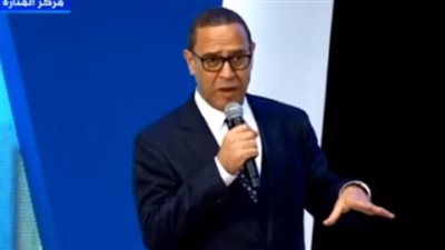 نقيب الممثلين: أشرف عبد الباقي يسبح وحده ضد التيار (فيديو)