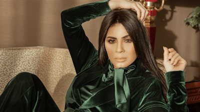 لهذا الأمر.. نجلاء بدر تستفتي جمهورها 