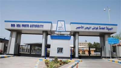 إعادة فتح ميناء السويس البحري واستئناف الحركة الملاحية