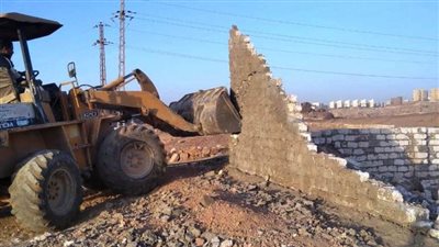 حملة مكبرة لإزالة 6 حالات تعدِ على أملاك الدولة بأسوان (صور)