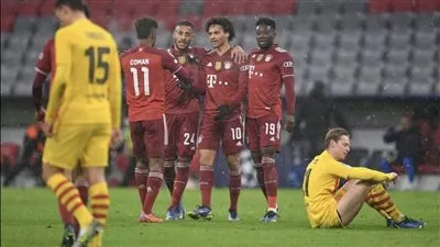  بايرن ميونخ يدهس برشلونة بثلاثية مثيرة ويُحوله إلى بطولة الدوري الأوروبي 