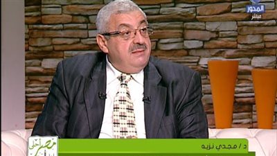 استشاري تغذية يُحذر من شراء الخضروات والفاكهة ببداية الموسم (فيديو)