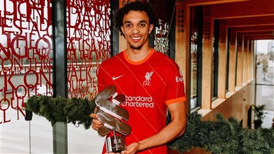 متفوقا على صلاح.. أرنولد يحصد جائزة لاعب الشهر في ليفربول