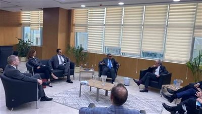 جامعة الجلالة بالسويس تستقبل وفد من الكلية الملكية للأطباء والجراحين بجلاسكو 