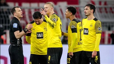 بروسيا دورتموند يحدد بدلاء هالاند