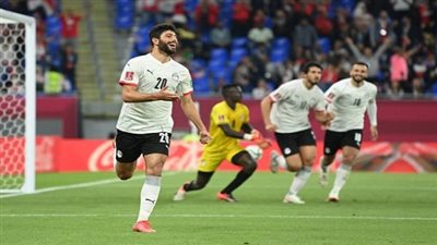 المنتخب الوطني بقميصه الأحمر أمام تونس
