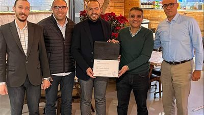 طبيب مصري يحصل على شهادة زراعة الصمام الأورطي بتقنية الـ 