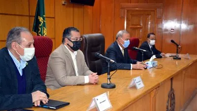 محافظ القليوبية يناقش مشكلات منظومة الصحة بالمحافظة