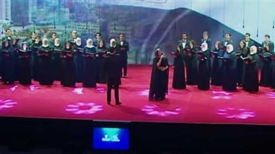 قائد كورال جامعة حلوان مشيدا بالسيسي: 