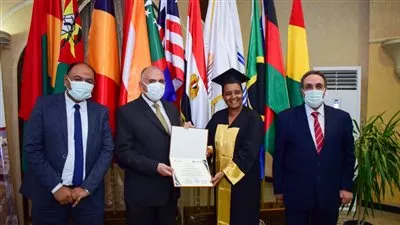 وزير الري يكرم 20 من المتدربين الأفارقة يمثلون 15 دولة (صور)