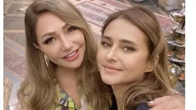 ليلى علوي تحتفل بعيد ميلاد نيللي كريم