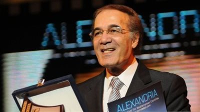 رانيا محمود ياسين تنشر صورة تمثال والدها الراحل ببورسعيد 