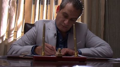 رئيس محكمة سابق: مصور الفتاة الأوكرانية العارية في التجمع يحاكم بجريمتين