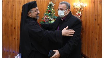 رئيس الإنجيلية يهنئ بطريرك الكاثوليك بأعياد الميلاد 