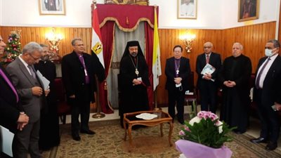بطريرك الأقباط الكاثوليك يستقبل وفدًا من الكنيسة الإنجيلية للتهنئة بعيد الميلاد