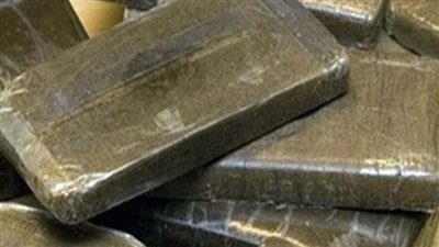 بحوزته 30فرش.. تفاصيل سقوط عاطل لاتجاره في مخدر الحشيش بالوراق