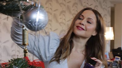 بهذه الطريقة.. رايا أبي راشد تحتفل بالكريسماس 