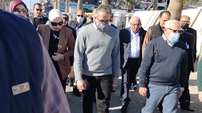 وزير السياحة ومحافظ بورسعيد يتفقدان ساحة المشير طنطاوي بحي الضواحي (صور)