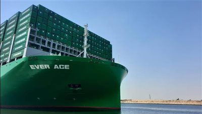 موانئ بورسعيد تسجل تداول 17 سفينة للبضائع والحاويات 