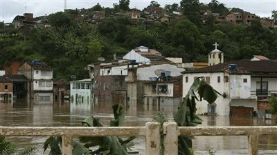 ارتفاع ضحايا الفيضانات في البرازيل إلى 18 قتيلا