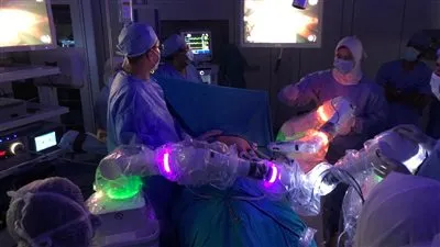 إجراء أول عملية لتثبيت المستقيم باستخدام الروبوت بالعالم بمستشفى جامعة عين شمس 