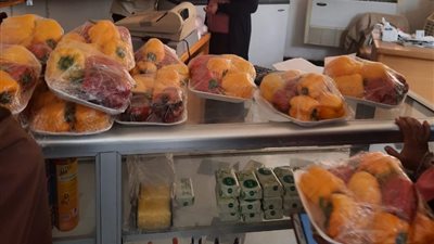 طرح منتجات كليتي الزراعة والطب البيطري بمنفذ بيع بجامعة بنها