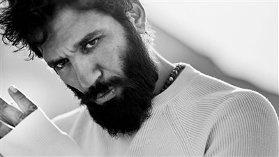 شاهد.. أحدث جلسة تصويرية لحسن الرداد بالأبيض والأسود