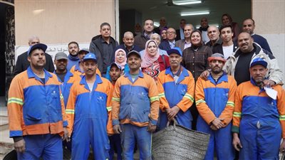 استعدادا لاحتفالات رأس السنة.. تكثيف أعمال النظافة والتجميل بشوارع القاهرة 